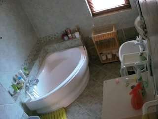 voyeurcam-julmodels-bath-1st-2's CamSoda show and profile