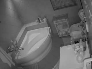 voyeurcam-julmodels-bath-1st-2