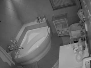 voyeurcam-julmodels-bath-1st-2