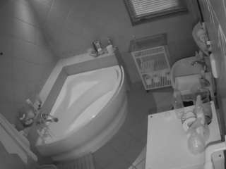 voyeurcam-julmodels-bath-1st-2 webcam