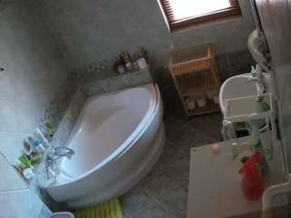 voyeurcam-julmodels-bath-1st-2's CamSoda show and profile