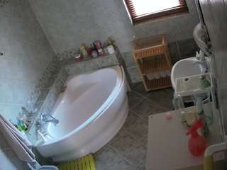 voyeurcam-julmodels-bath-1st-2