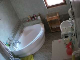 voyeurcam-julmodels-bath-1st-2
