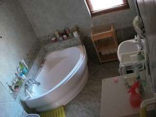 voyeurcam-julmodels-bath-1st-2