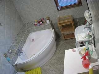 voyeurcam-julmodels-bath-1st-2