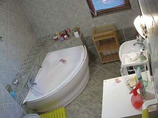 voyeurcam-julmodels-bath-1st-2