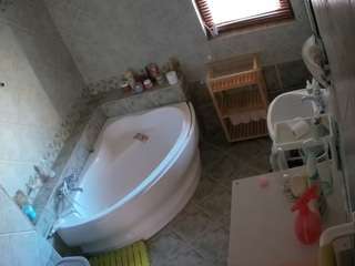 voyeurcam-julmodels-bath-1st-2