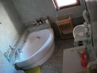 voyeurcam-julmodels-bath-1st-2