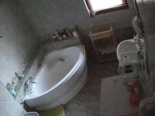 voyeurcam-julmodels-bath-1st-2