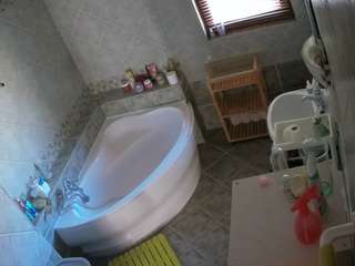 voyeurcam-julmodels-bath-1st-2