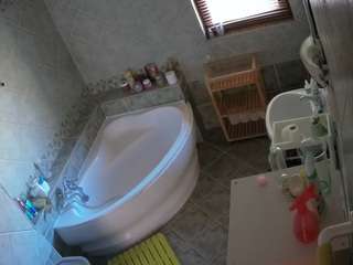 voyeurcam-julmodels-bath-1st-2