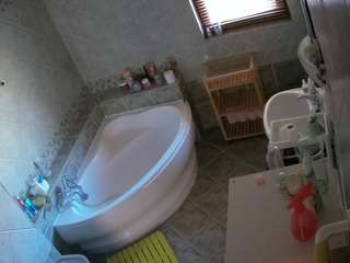 voyeurcam-julmodels-bath-1st-2