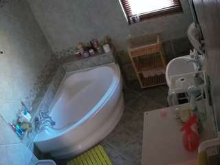 voyeurcam-julmodels-bath-1st-2