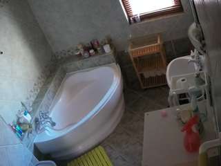 voyeurcam-julmodels-bath-1st-2