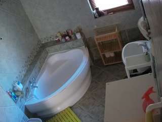voyeurcam-julmodels-bath-1st-2