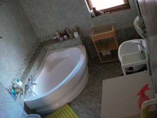 voyeurcam-julmodels-bath-1st-2 webcam