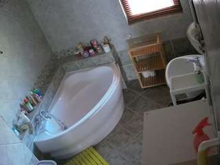 voyeurcam-julmodels-bath-1st-2 webcam