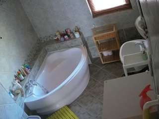 voyeurcam-julmodels-bath-1st-2 webcam