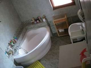 voyeurcam-julmodels-bath-1st-2