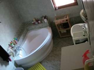 voyeurcam-julmodels-bath-1st-2