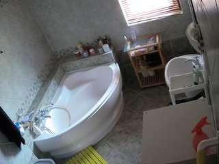 voyeurcam-julmodels-bath-1st-2 webcam