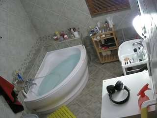 voyeurcam-julmodels-bath-1st-2 webcam