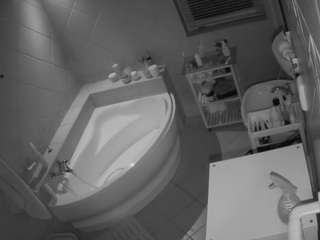 voyeurcam-julmodels-bath-1st-2 webcam
