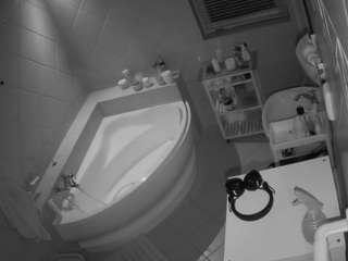 voyeurcam-julmodels-bath-1st-2's CamSoda show and profile