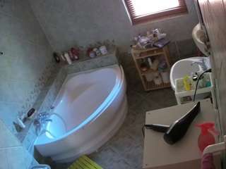 voyeurcam-julmodels-bath-1st-2's CamSoda show and profile