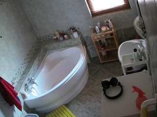 voyeurcam-julmodels-bath-1st-2 webcam