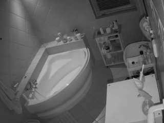 voyeurcam-julmodels-bath-1st-2 webcam