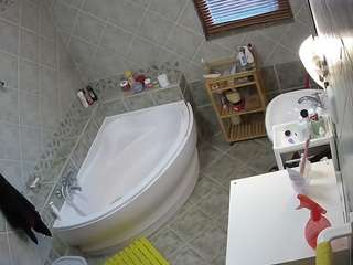 voyeurcam-julmodels-bath-1st-2