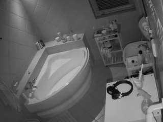 voyeurcam-julmodels-bath-1st-2 webcam