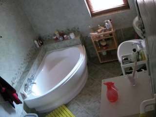 voyeurcam-julmodels-bath-1st-2