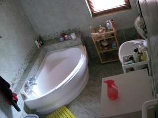 voyeurcam-julmodels-bath-1st-2