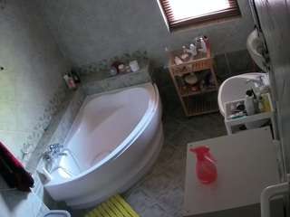 voyeurcam-julmodels-bath-1st-2