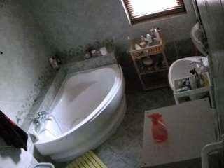 voyeurcam-julmodels-bath-1st-2