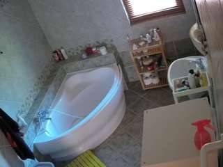 voyeurcam-julmodels-bath-1st-2's CamSoda show and profile