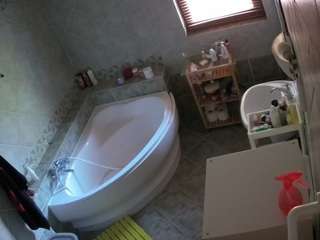 voyeurcam-julmodels-bath-1st-2's CamSoda show and profile