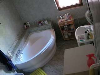 voyeurcam-julmodels-bath-1st-2's CamSoda show and profile