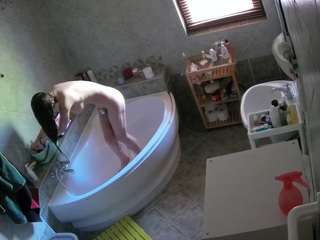 voyeurcam-julmodels-bath-1st-2
