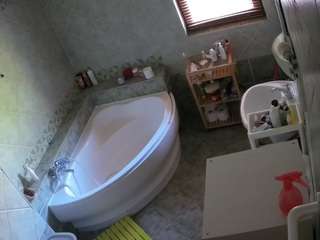 voyeurcam-julmodels-bath-1st-2
