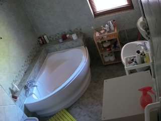 voyeurcam-julmodels-bath-1st-2