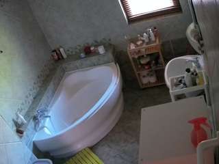 voyeurcam-julmodels-bath-1st-2