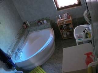 voyeurcam-julmodels-bath-1st-2 webcam