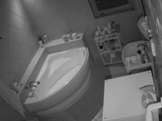 voyeurcam-julmodels-bath-1st-2 webcam