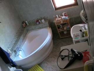 voyeurcam-julmodels-bath-1st-2