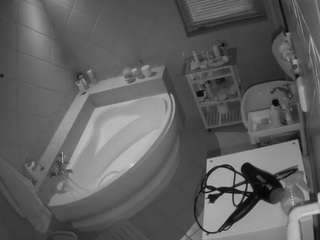 voyeurcam-julmodels-bath-1st-2 Live Webcam on CamSoda