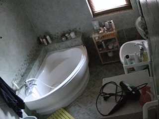 voyeurcam-julmodels-bath-1st-2