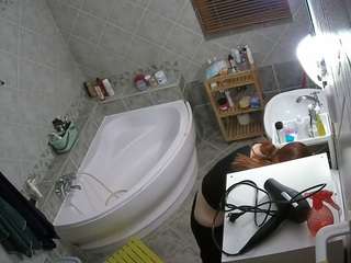 voyeurcam-julmodels-bath-1st-2